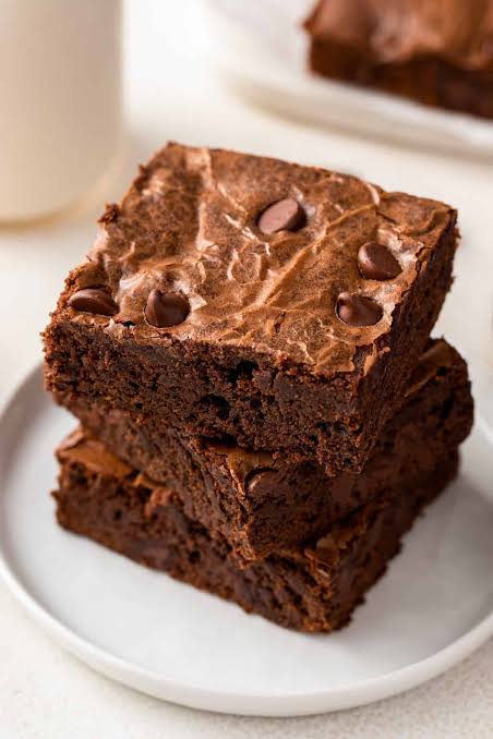 Stacked chocolate brownies with chocolate chips